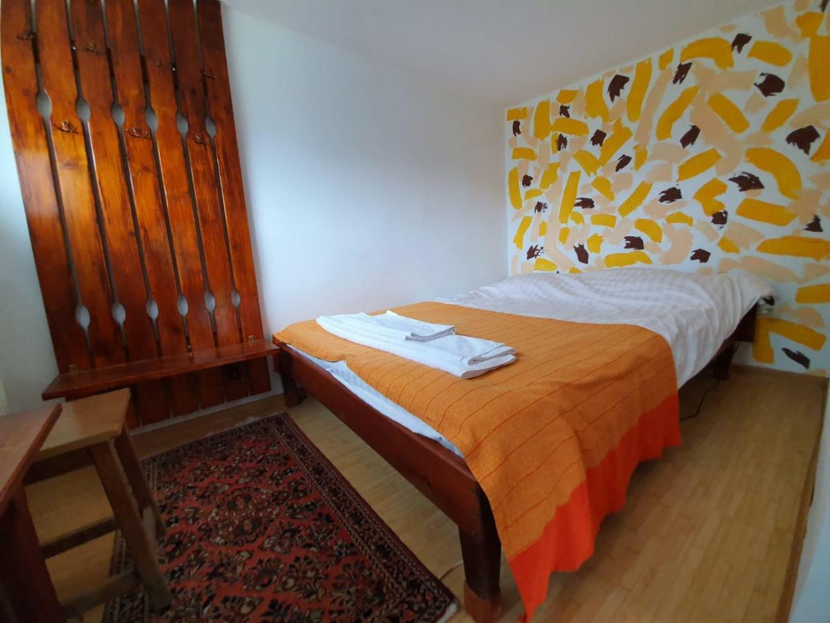 Vila Margareta Curtea De Arges Luaran gambar